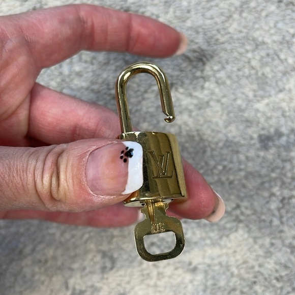 Louis Vuitton Lock and Key Gold Tone Hardware 317 - Picture 9 of 10